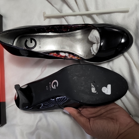 G by guess black pumps - Picture 3 of 5